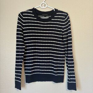 🔹 Banana Republic lightweight sweater w/ stripes